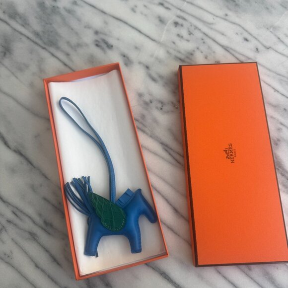 🇫🇷 - Hermes: Blue & Green Pegasus Leather Bag Charm with Crocodile Skin Wing. - Picture 2 of 4